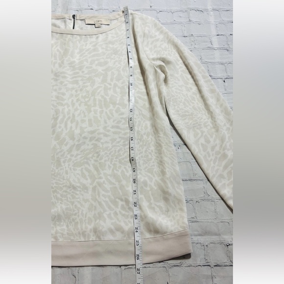 Ann Taylor LOFT Size M Neutral Animal Giraffe Print Blouse Boat Neck Zipper - Picture 7 of 10